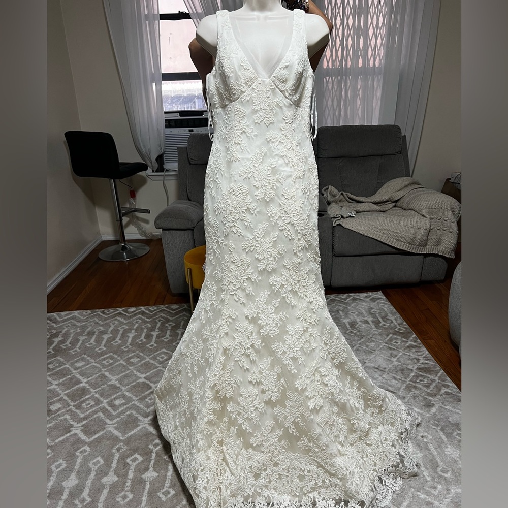 SOLDD Vera Wang wedding dress